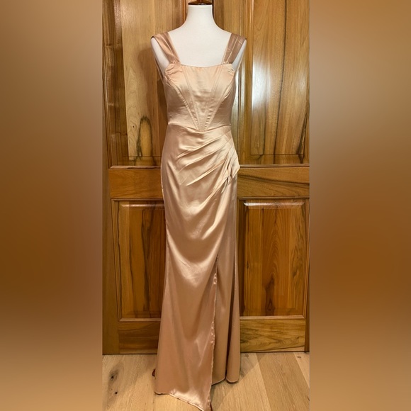 Fashion Nova - Champagne Satin Corset-Bodice Full-length Formal Gown, M - Picture 1 of 14